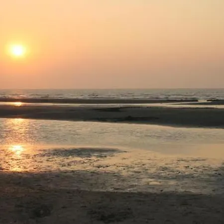 Apartman Met Tuintje, Vlak Bij Zee *