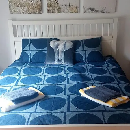 Met Tuintje, Vlak Bij Zee * De Panne