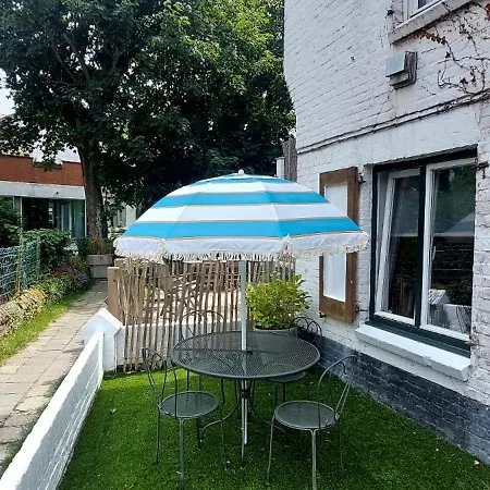 Met Tuintje, Vlak Bij Zee