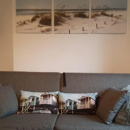 Met Tuintje, Vlak Bij Zee Apartment